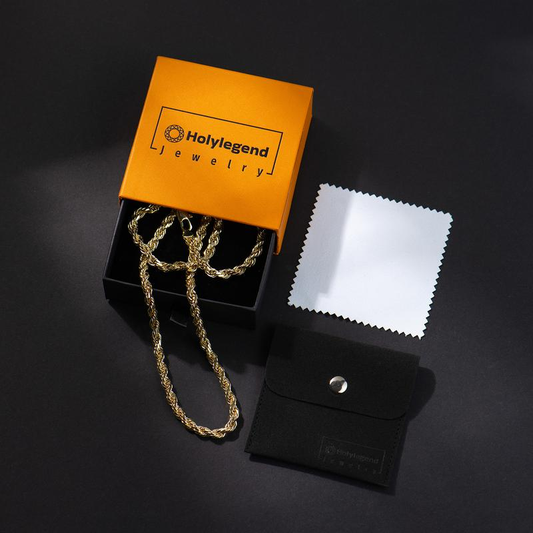 Collar de cuerda trenzada con capas doradas